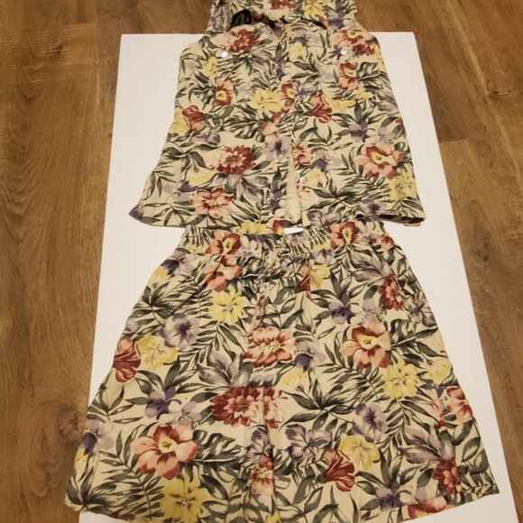 Selene Sport Women's Flowered Pattern Two Piece Shorts Outfit - Size Med… - Picture 3 of 6